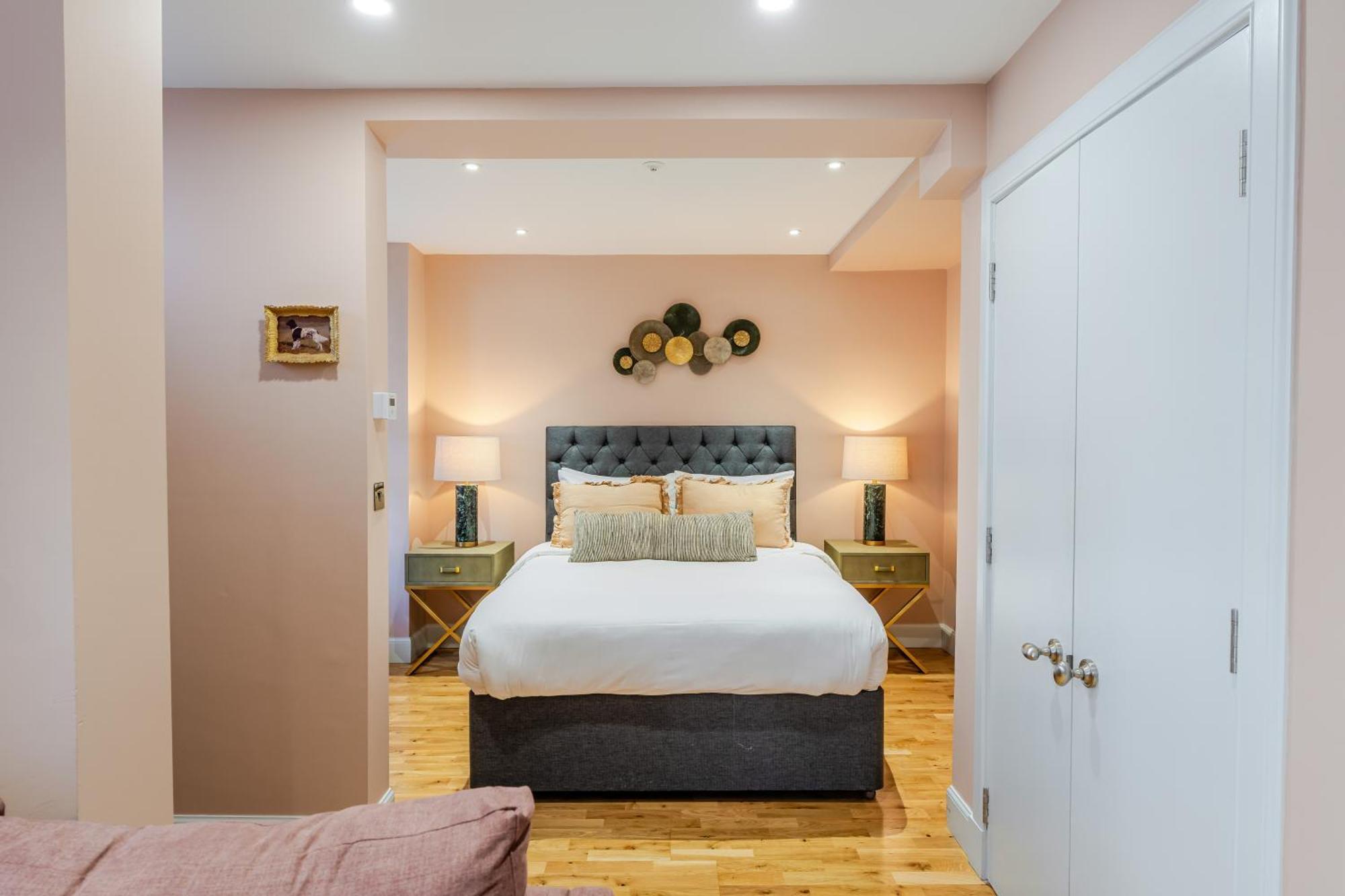 Dragon Suites Luxury Serviced Apartments At Alva Street — Photos 1