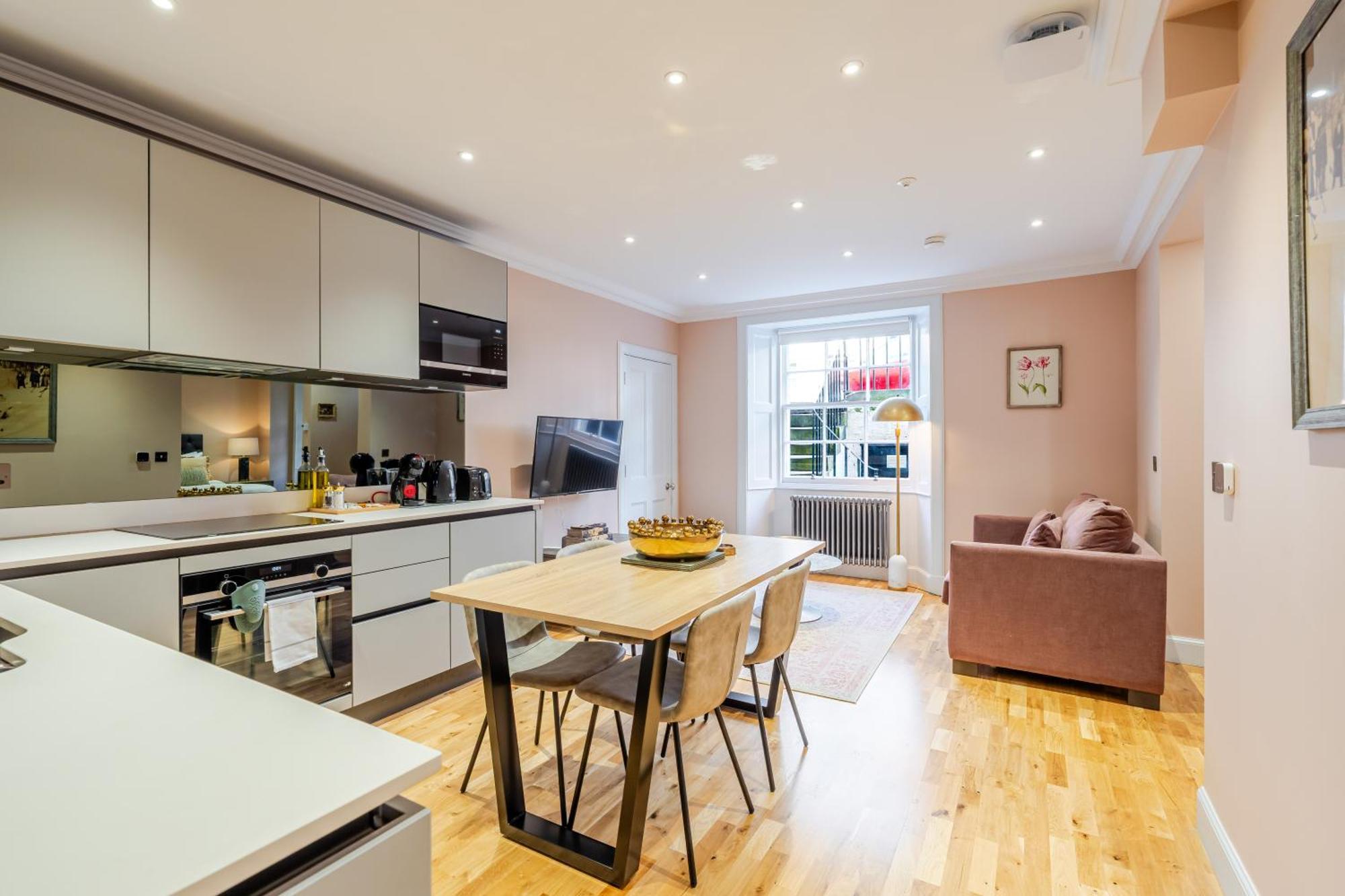 Dragon Suites Luxury Serviced Apartments At Alva Street — Photos 3