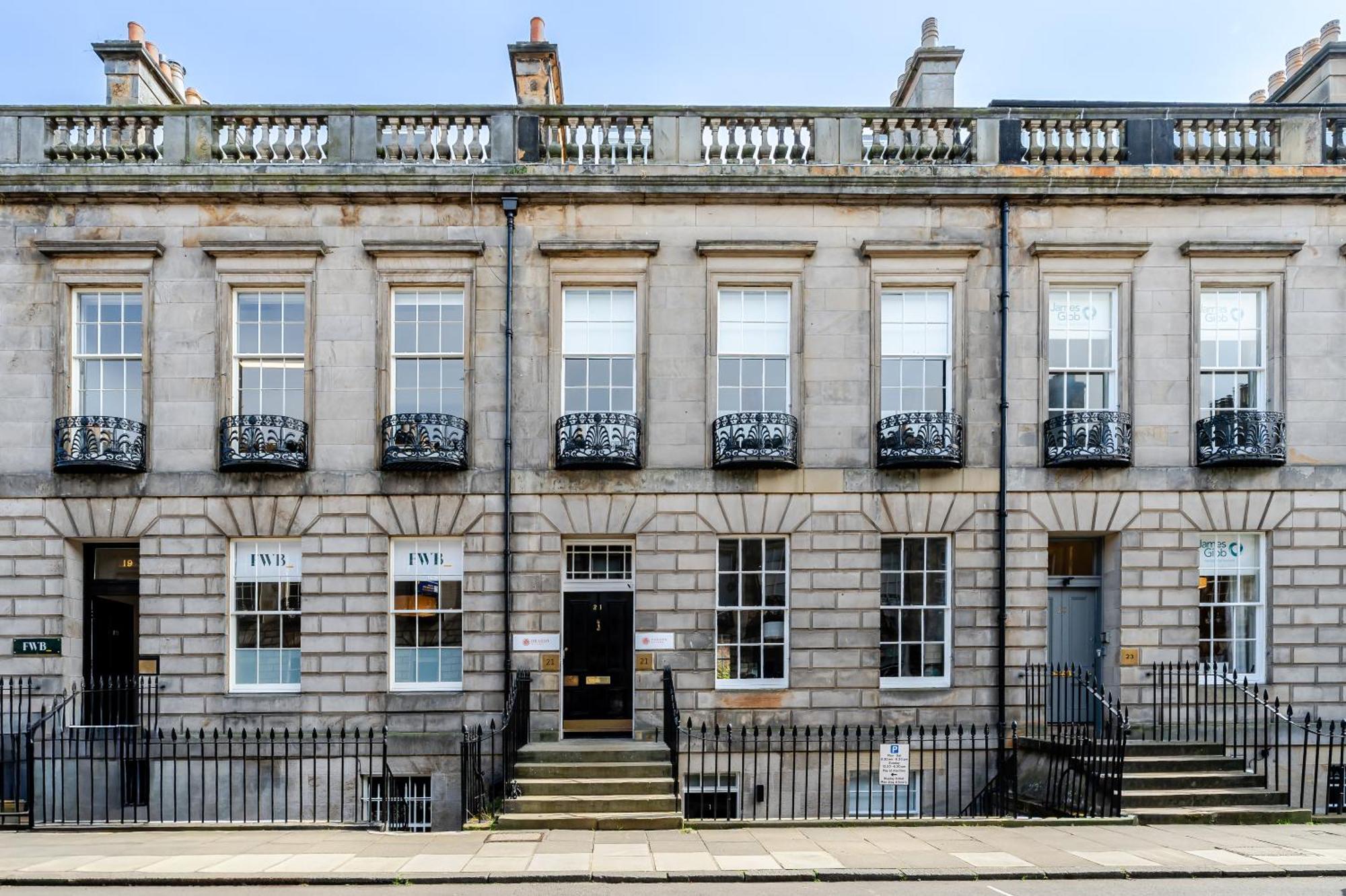 Dragon Suites Luxury Serviced Apartments At Alva Street, Edinburgh